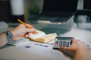 Blog 7 two people discussing top accounting problems IT companies face